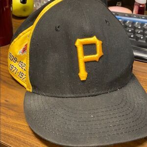 Pittsburgh Pirates Cap sz. M-L Good Condition